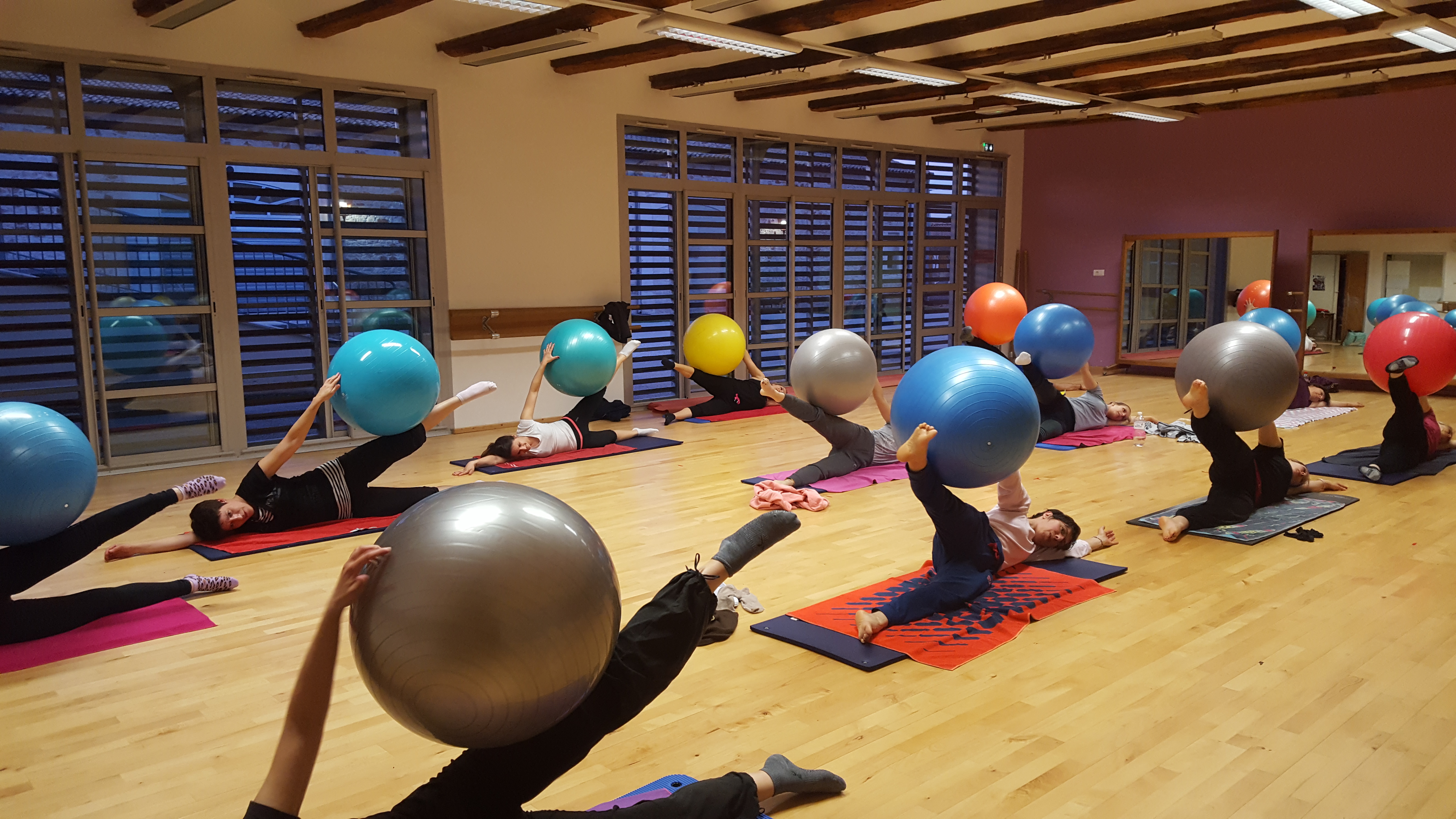 Séance Pilates Swiss Ball Tous en forme